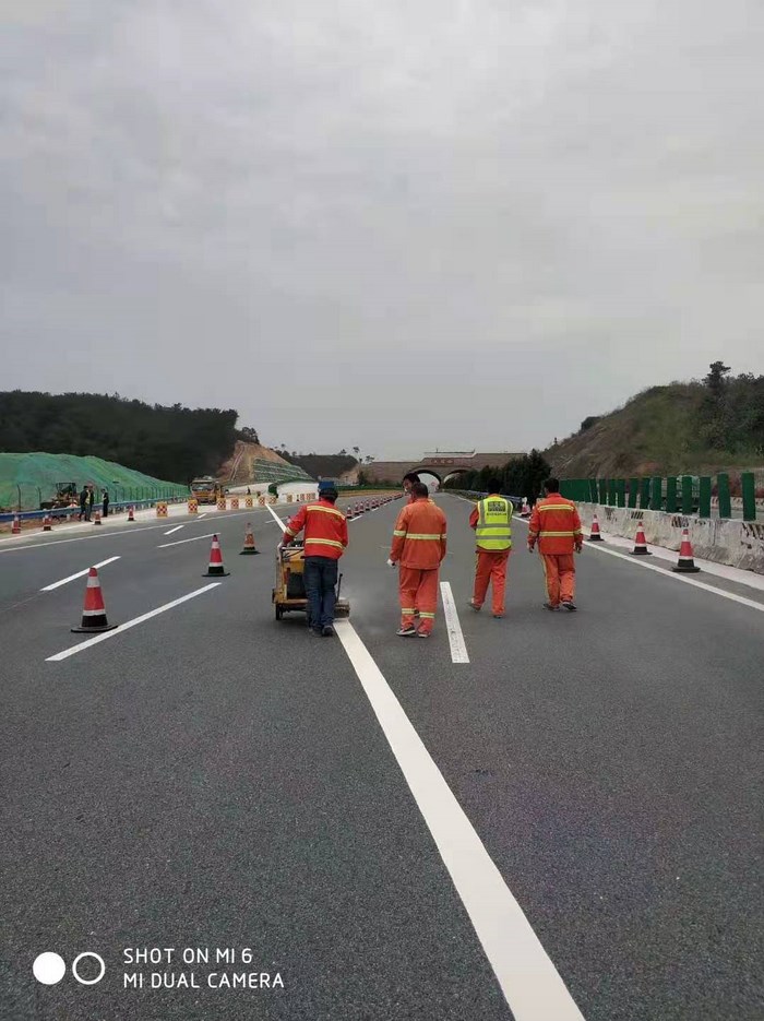 G4高速公路標線施工